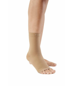 Ankle support with heel reinforcement