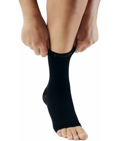 Ankle support with heel reinforcement